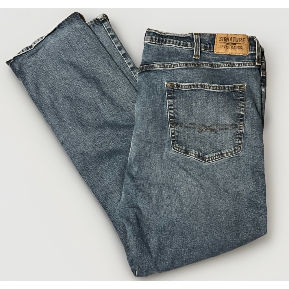 Signature by Levi Strauss Men's 44x32 Blue Slim Straight Jean Denim
